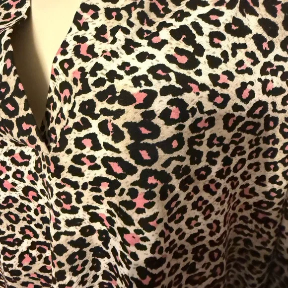 Dear Scarlett Leopard Print Top with Pink Accents Size Large - Picture 4 of 6